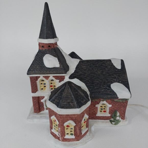 1994 Ruey Traditions Brick Porcelain Christmas Lighted Church - Picture 4 of 7